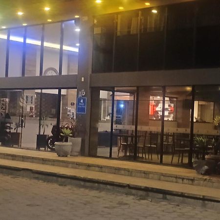 Village Plaza Hotel バルバセーナ エクステリア 写真